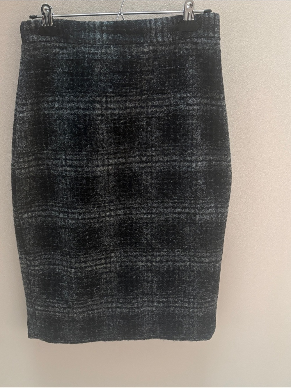 Banana Republic Gray Plaid Wool Blend Pencil Skirt — Size 6 / S (Fits 29" Waist)